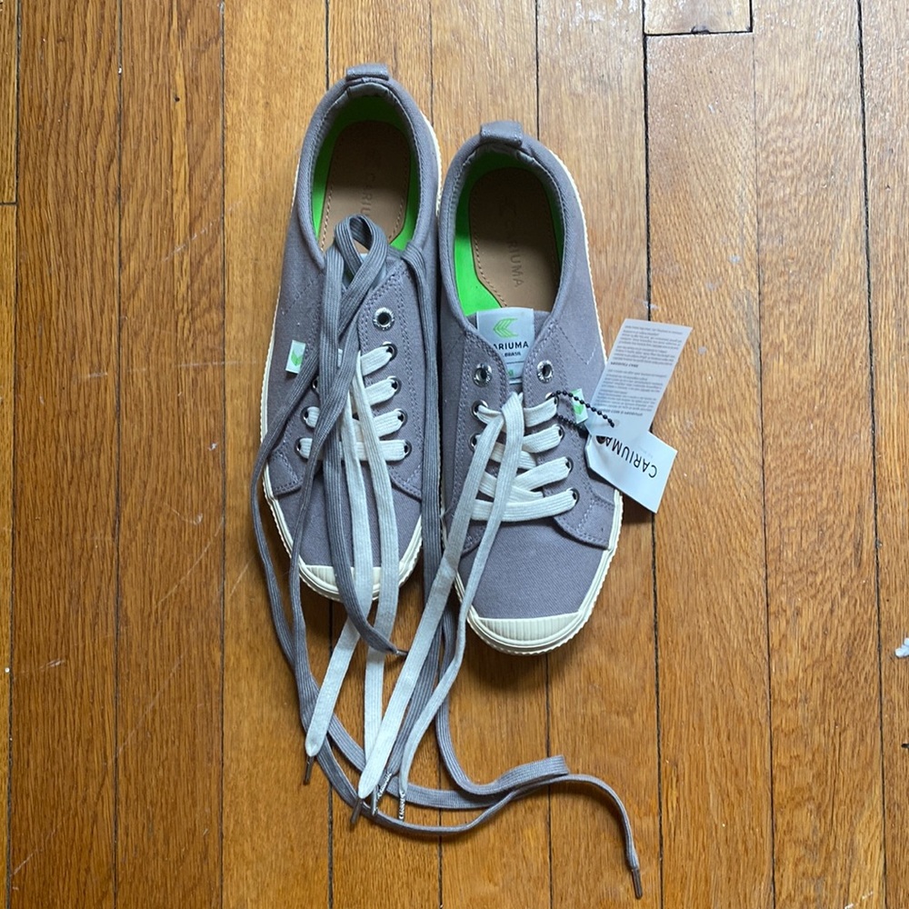 NWT Cariuma shoes, gray, size 8.5 womens